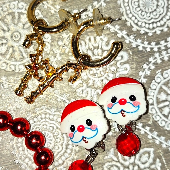 Bundle of Christmas Jewelry ~Earrings, Bracelet, and Brooch - Picture 8 of 8